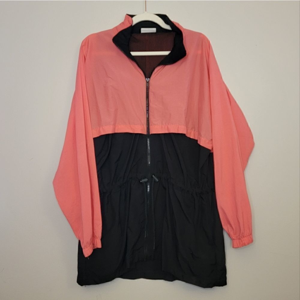 Vintage colorblock windbreaker 💗 Lightweight jacket made in USA.